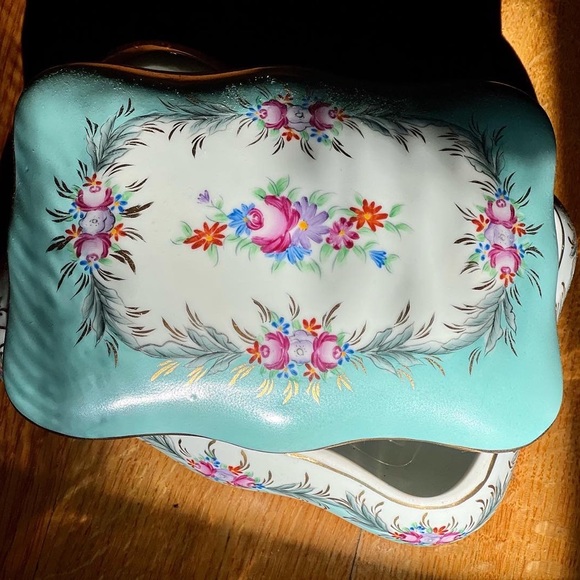 Limoges dresser/trinket box $125 - Picture 2 of 3